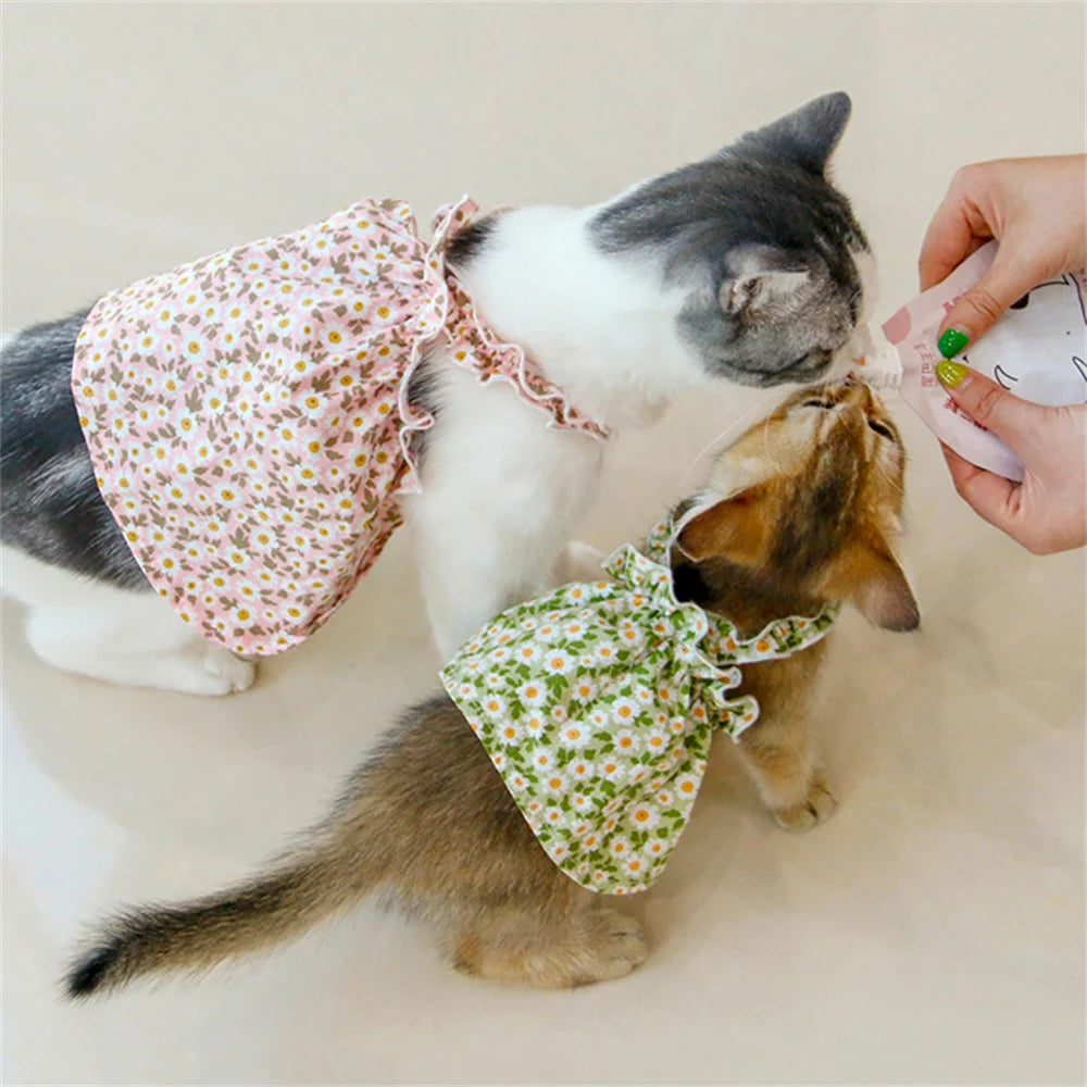 Sommarklänning för Katt, Smådjur & Liten Hund – Blommig Design i Bomull med Hängsel